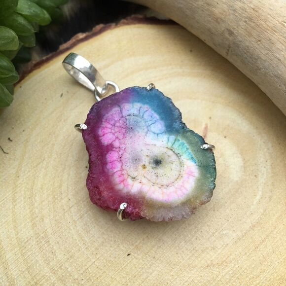 Rainbow solar quartz silver pendant - Picture 2 of 6